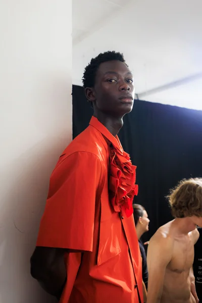 Look 18